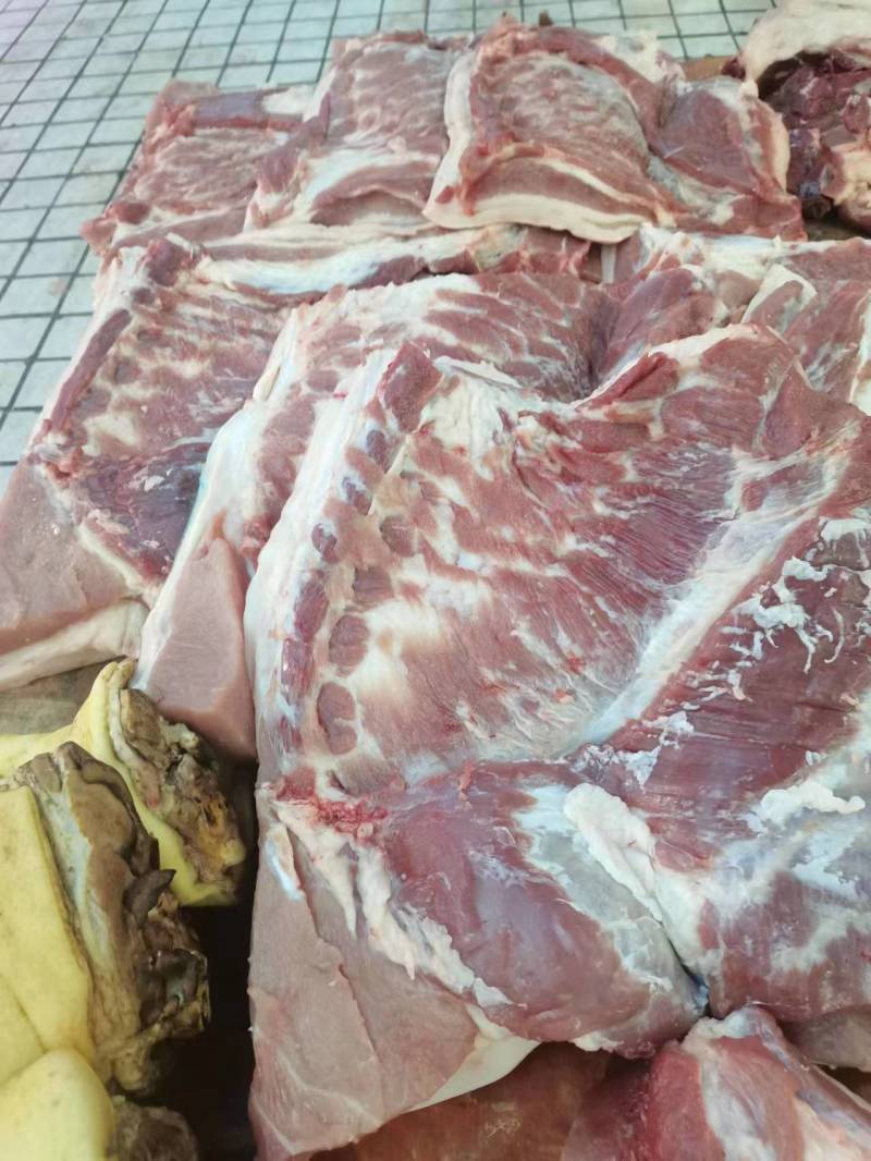 【热卖】正规屠宰场分割出来正宗五花肉，一手货源可视频看货