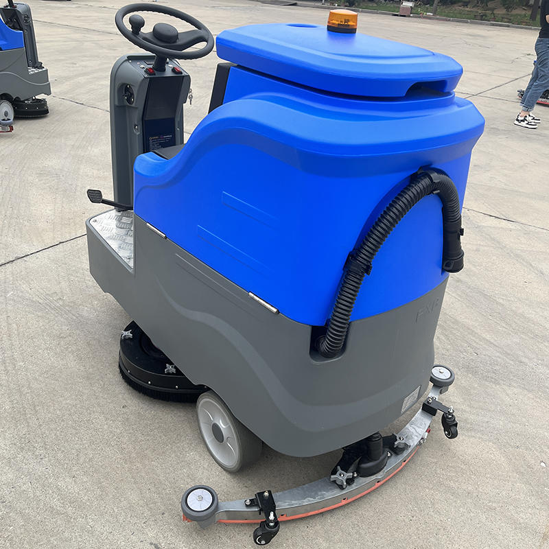 厂家直销驾驶式洗地机驾驶式洗地机全自动电动洗地车图片型