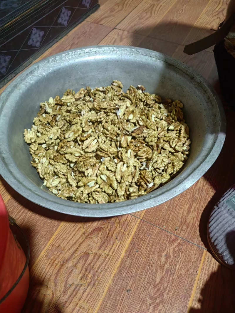 云南核桃仁，榨油必备，大量现货，欢迎进店选购