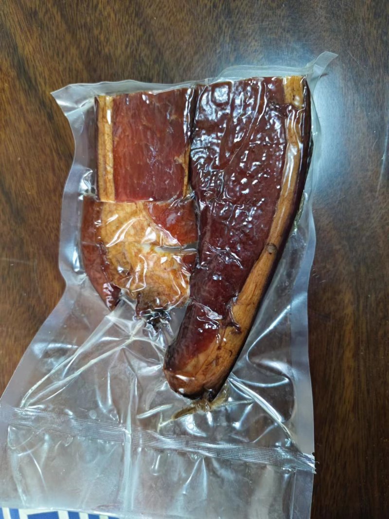 农家风干腊肉货源充足，量大从优，诚信经营，欢迎来电咨询