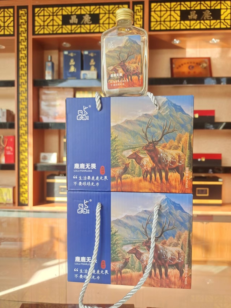 晶鹿滋补酒鹿鞭酒，100ml，42度一提为10瓶。