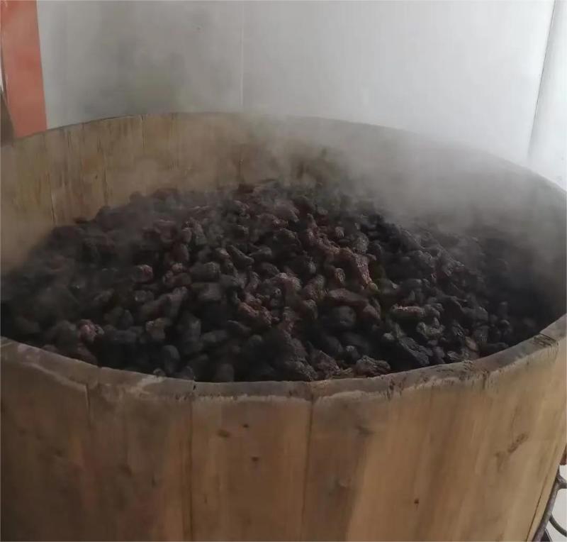 九蒸九晒野生大个黄精传统古法蒸制！！！欢迎来电咨询采购