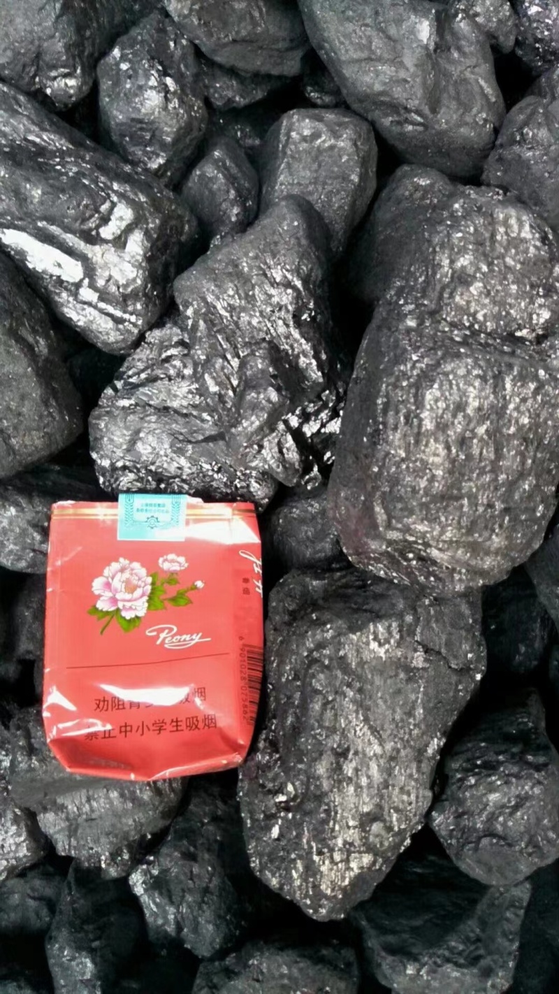 陕西煤6400大卡深井水洗煤，硬度高亮度好，适合各种用途