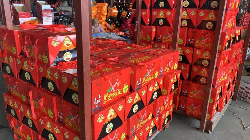 精品红富士苹果个大汁甜量大实惠欢迎选购