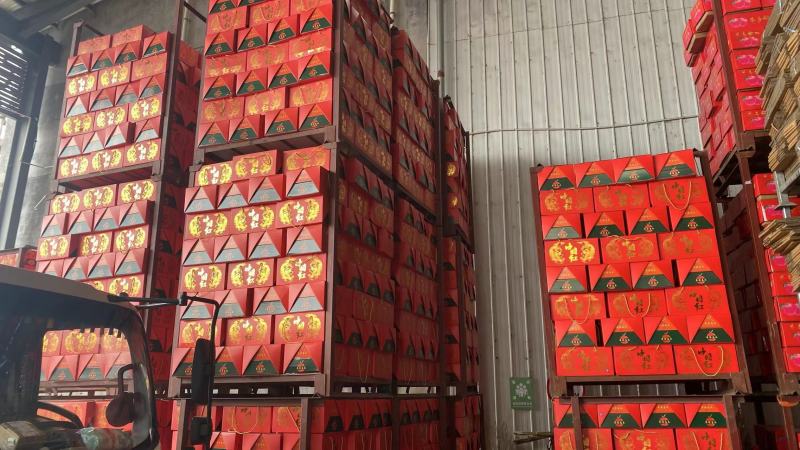 精品红富士苹果个大汁甜量大实惠欢迎选购