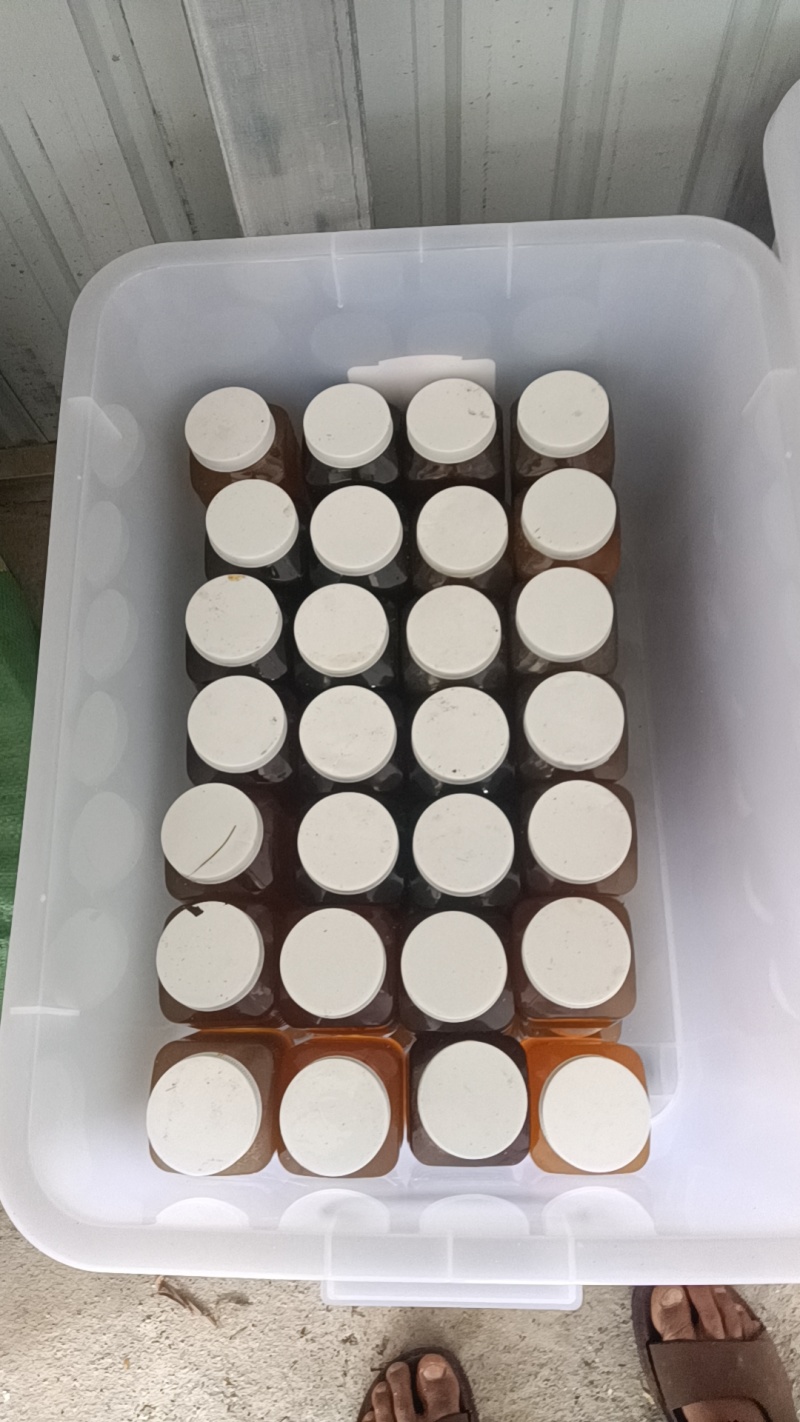 云南精品百花蜜蜂蜜口感甜而不腻欢迎咨询