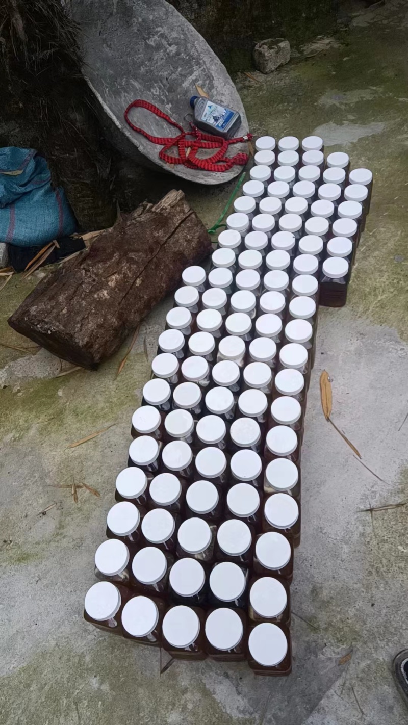 云南精品百花蜜蜂蜜口感甜而不腻欢迎咨询