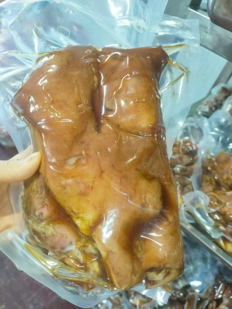 熟食猪头肉酱色红色厂家直发真空包装常年供应