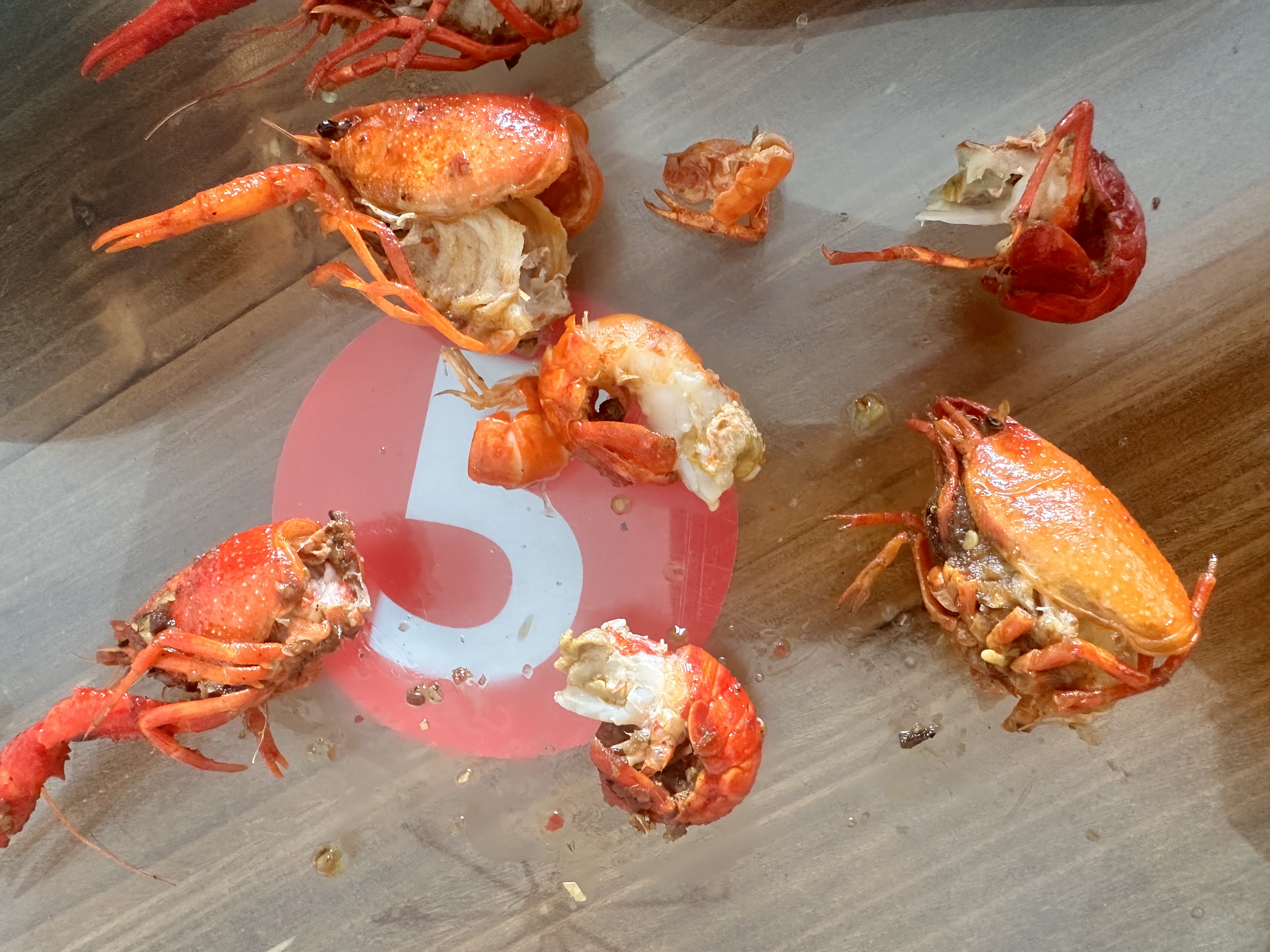 小龙虾与牛奶的搭配场景