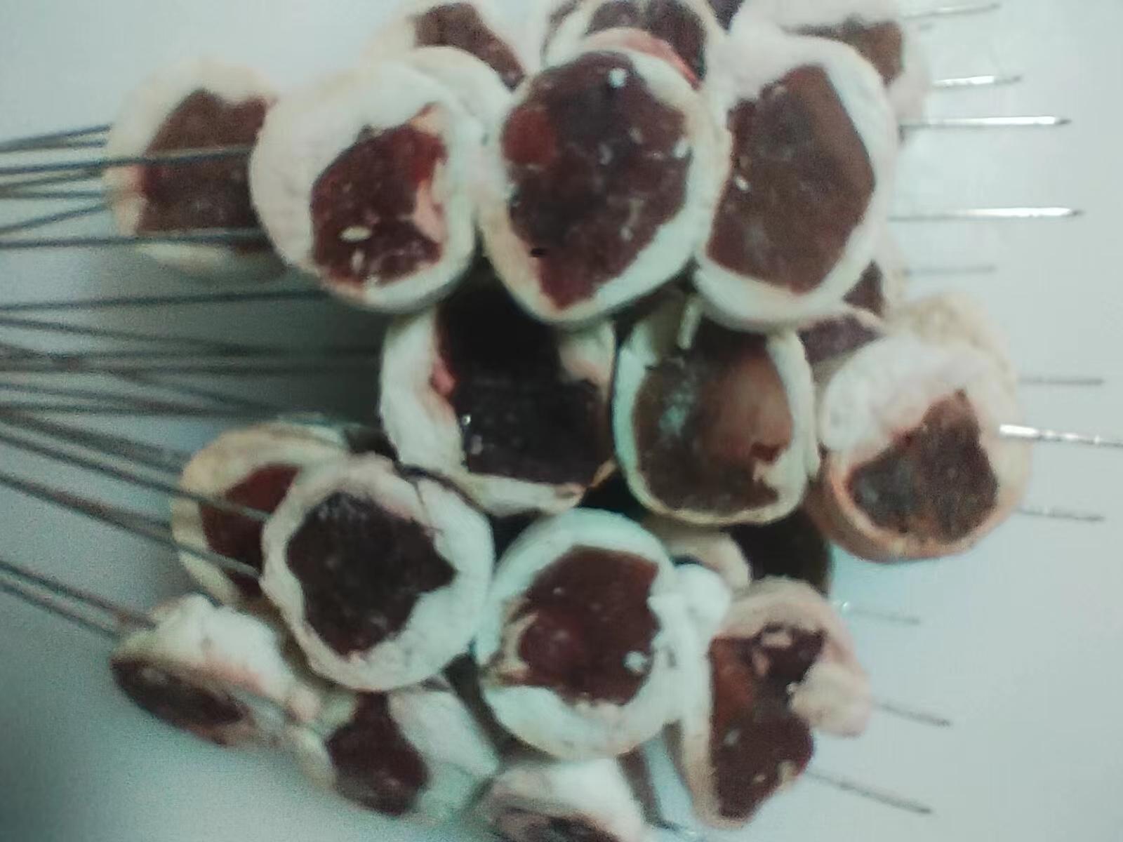 孜然羊肉串摆盘图