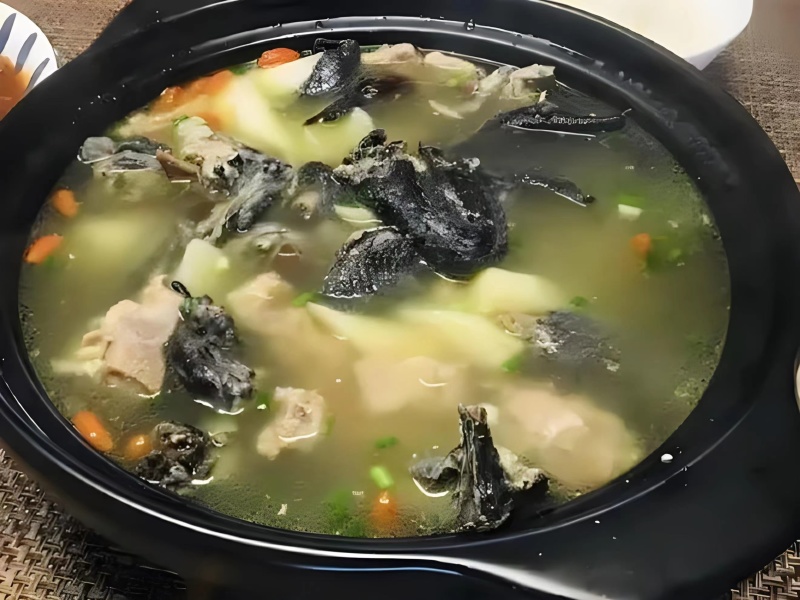 鸡.乌骨鸡活鸡散养跑山乌骨鸡自由觅食为主、一只起批