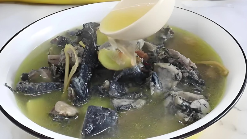鸡.乌骨鸡活鸡散养跑山乌骨鸡自由觅食为主、一只起批