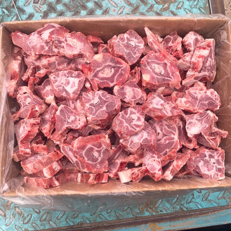新鲜冷冻满肉羊脖骨羔羊脖子羊蝎子羊骨头火锅熬汤食材