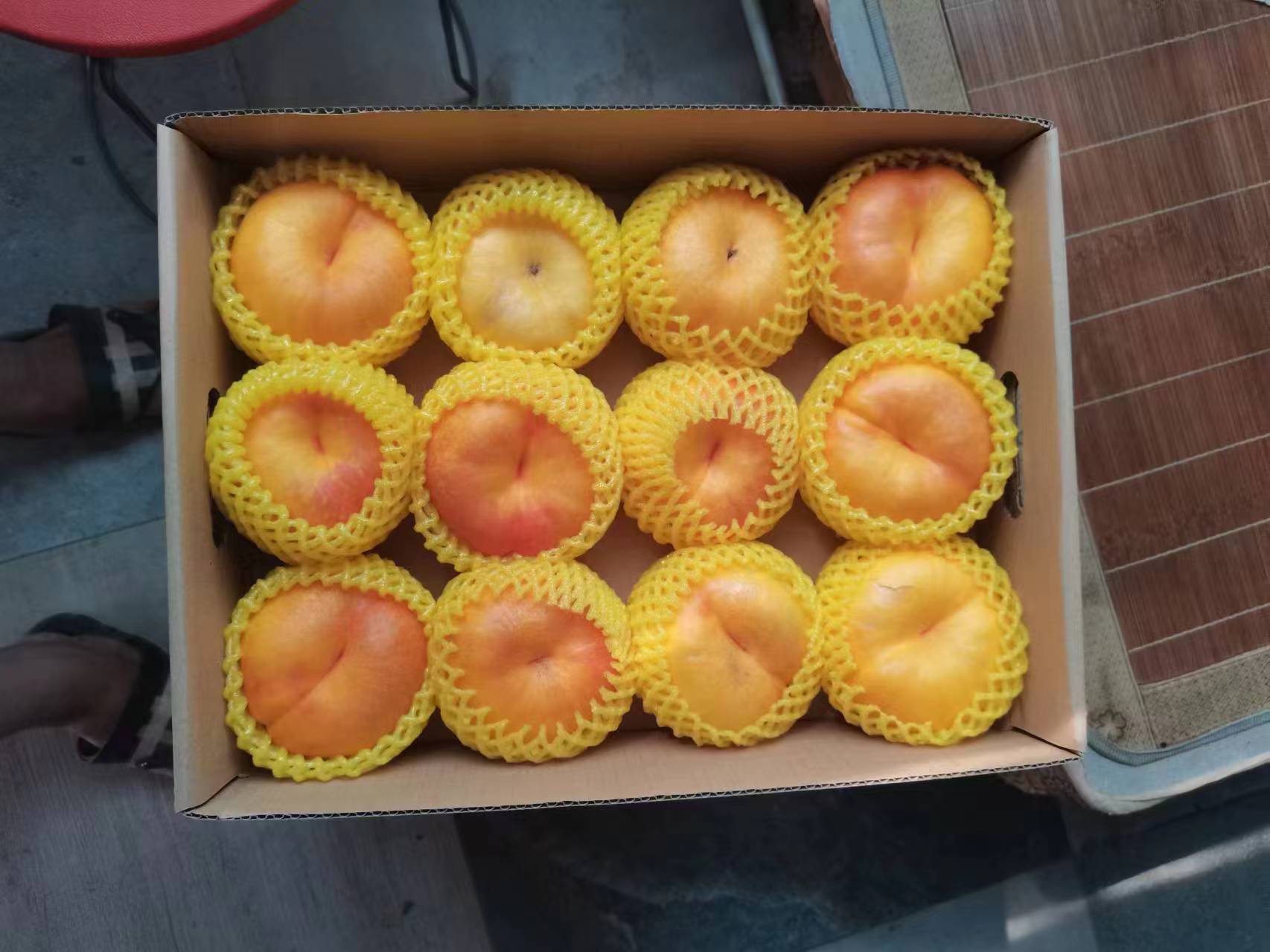 新鲜蟠桃特写