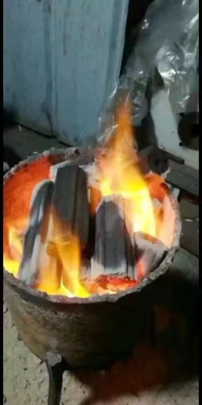 机制木炭环保型炭质量保证。烧烤炭量大质优价格优惠
