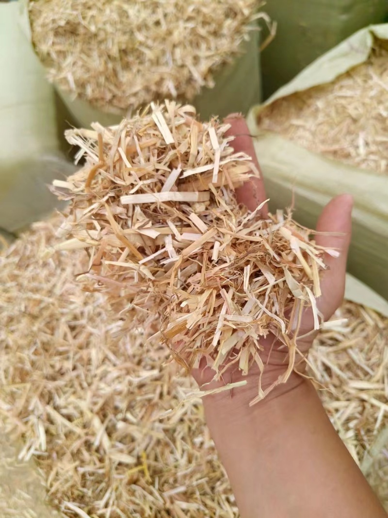 优质精品小麦秸秆粉碎出尘二次加压保质保量