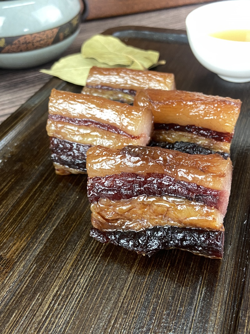 广式腊肉肥瘦相间咸甜口味酒香五花餐饮煲仔饭五花肥瘦相间