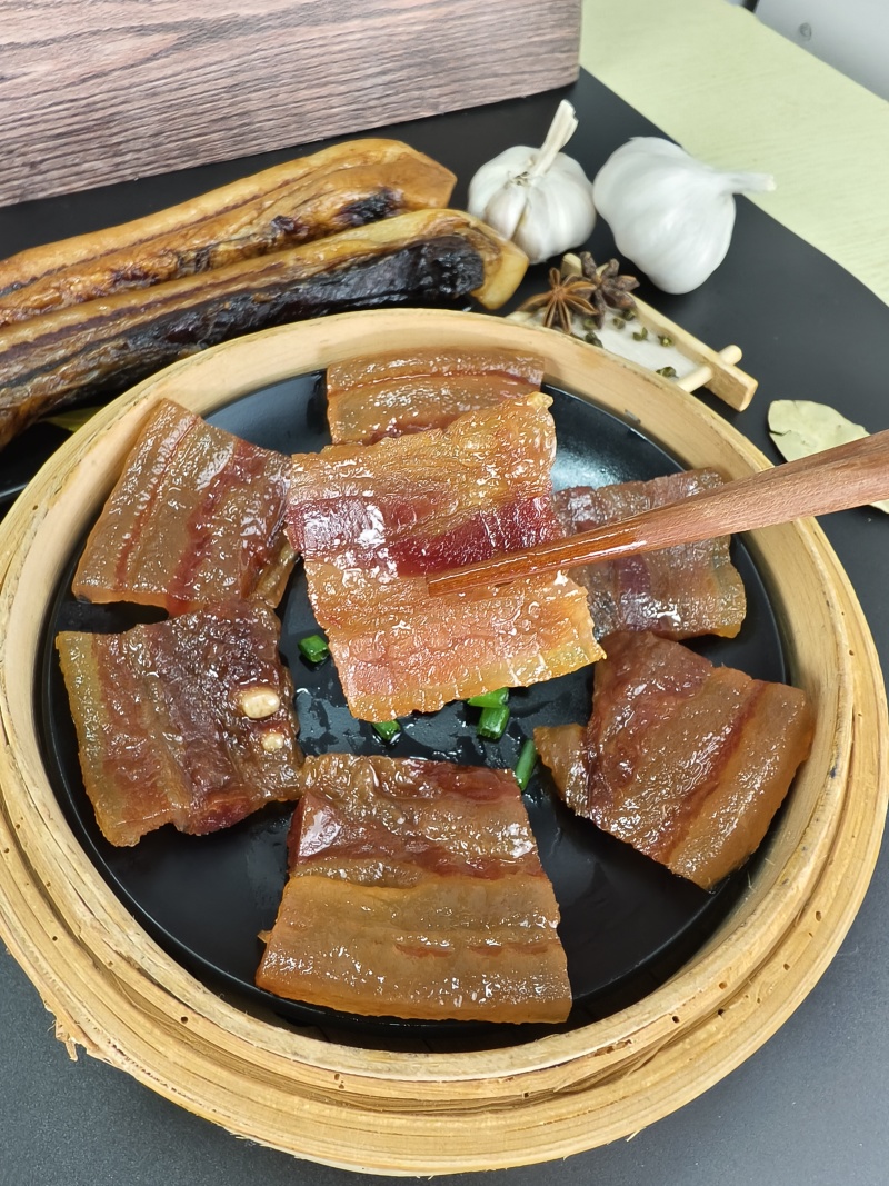 广式腊肉肥瘦相间咸甜口味酒香五花餐饮煲仔饭五花肥瘦相间