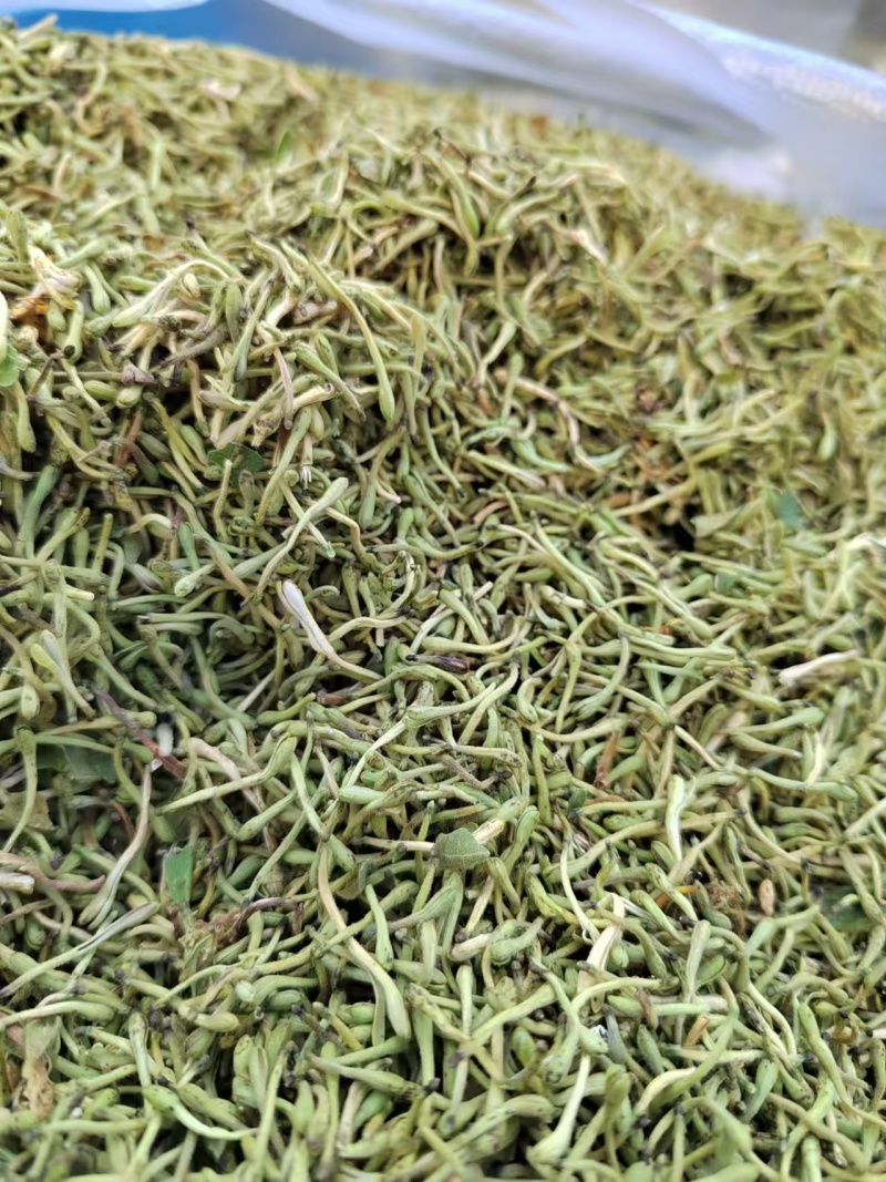 贵州土特产安龙野生金银花，生晒无硫，具有淡淡的清香味