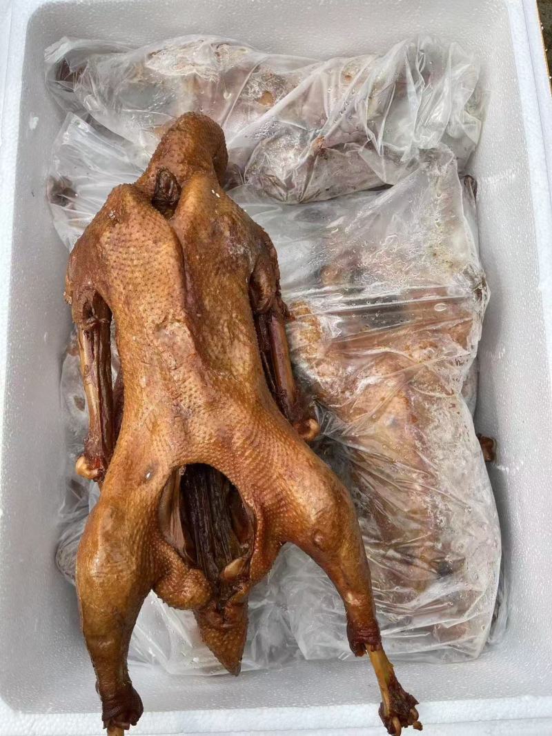 【卤味】荣昌卤鹅全熟卤鹅坝坝宴餐饮熟食一件批发厂家直销