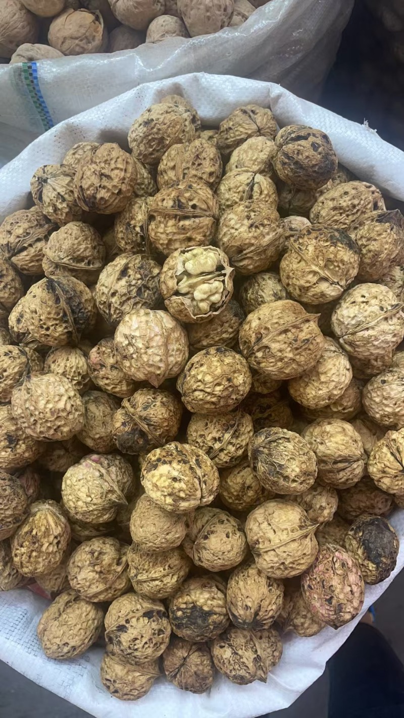新疆精品核桃，皮薄肉厚，欢迎各位老板前来选购