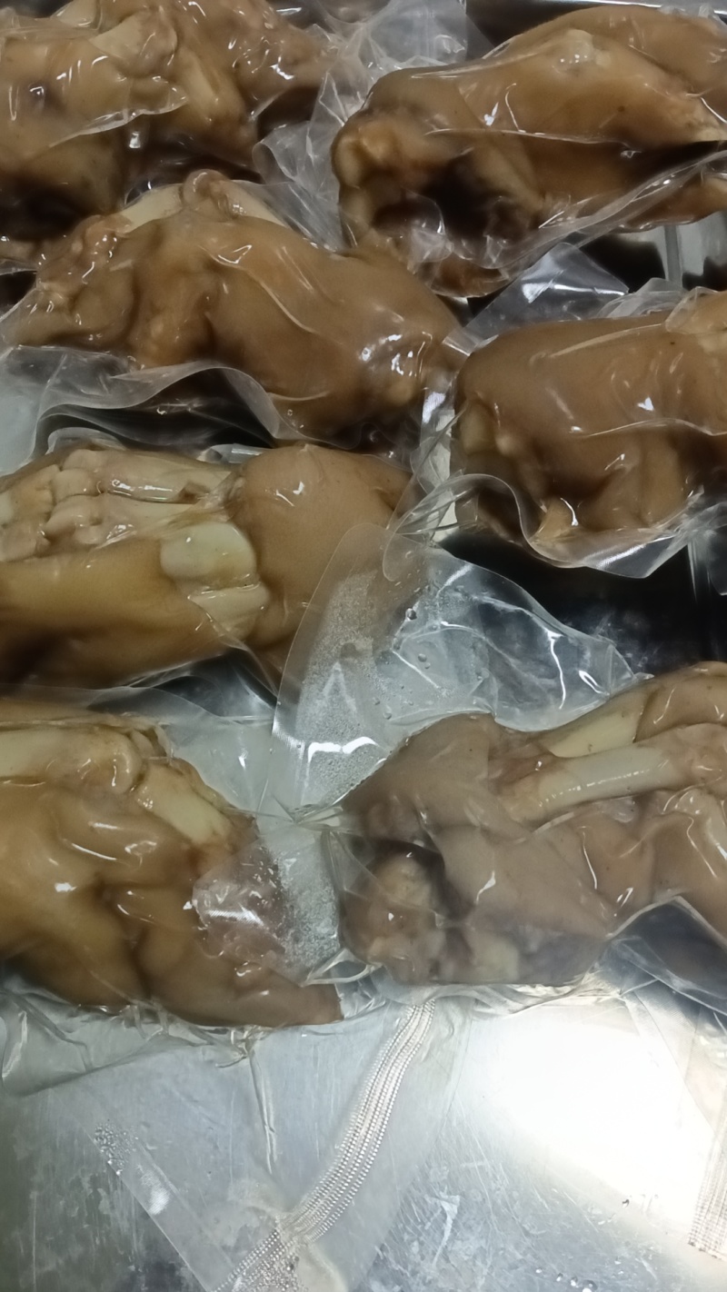 酱卤猪蹄，原料新鲜没有添加剂，开袋即食，欢迎选购
