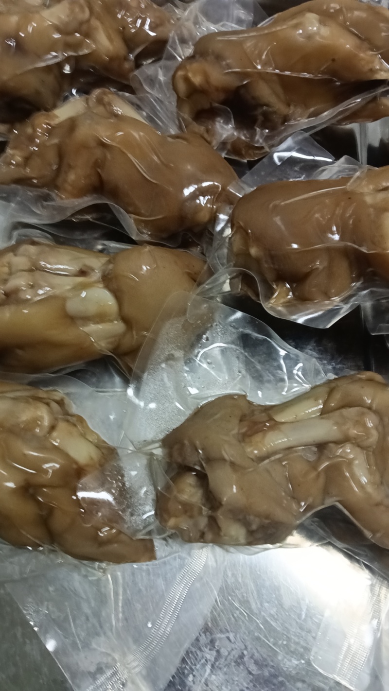 酱卤猪蹄，原料新鲜没有添加剂，开袋即食，欢迎选购