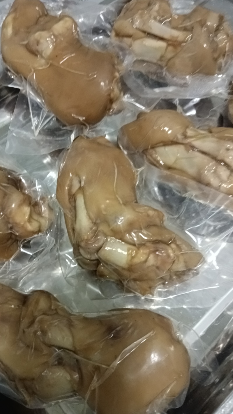 酱卤猪蹄，原料新鲜没有添加剂，开袋即食，欢迎选购