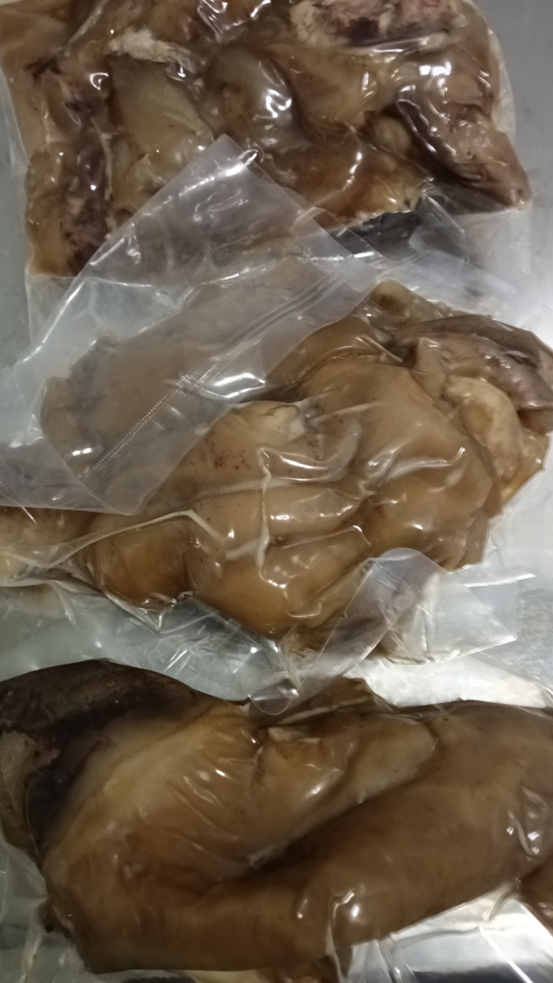 五香酱牛蹄，原料新鲜，没有任何添加剂，欢迎各位老板光临！