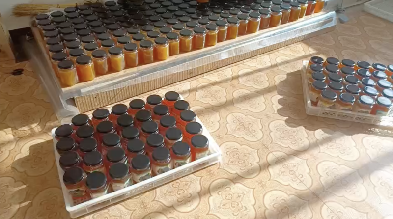 百花土蜂蜜来自于大山深处，蜜蜂采集野生百花酿造而成一年取一次