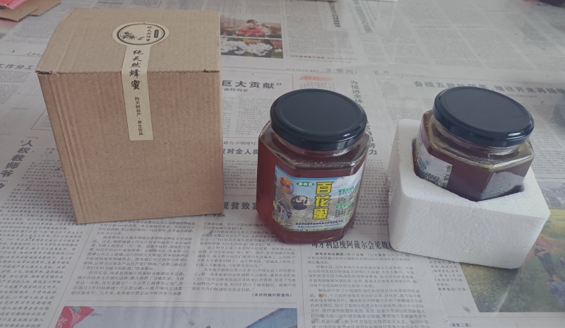 产自于大森林里的百花土蜂蜜，一年只取一次，优质蜂蜜