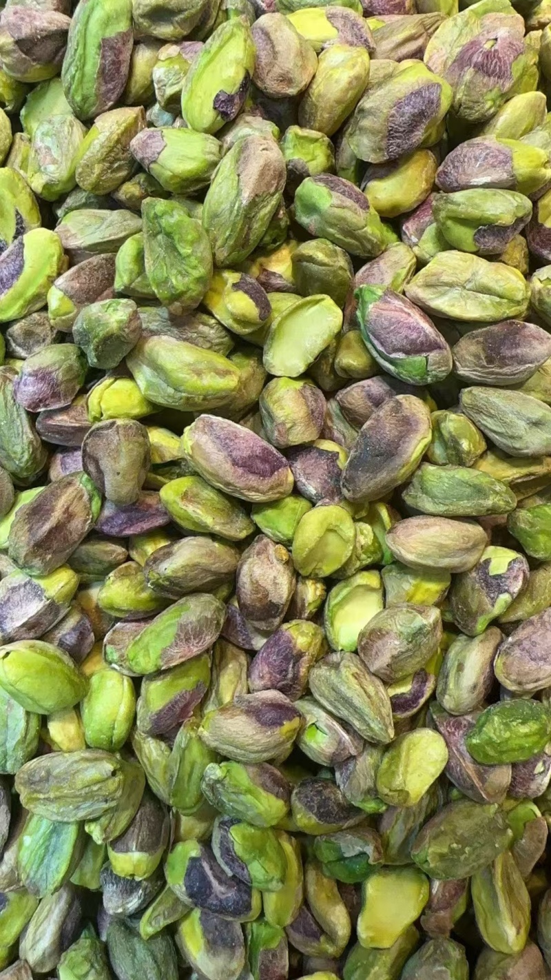 开心果仁，开心果碎货源充足量大从优质量保证欢迎咨询