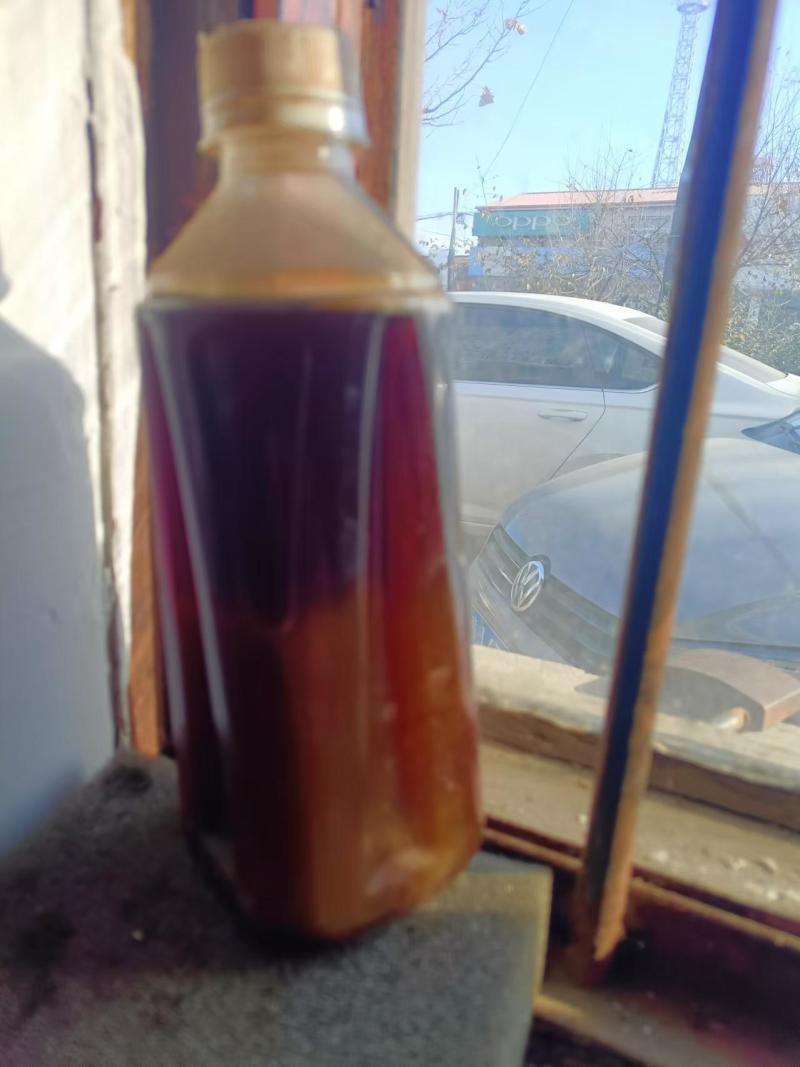 鱼油味道好纯度高酸价低，是动物和禽类摄取脂肪和能量的来源