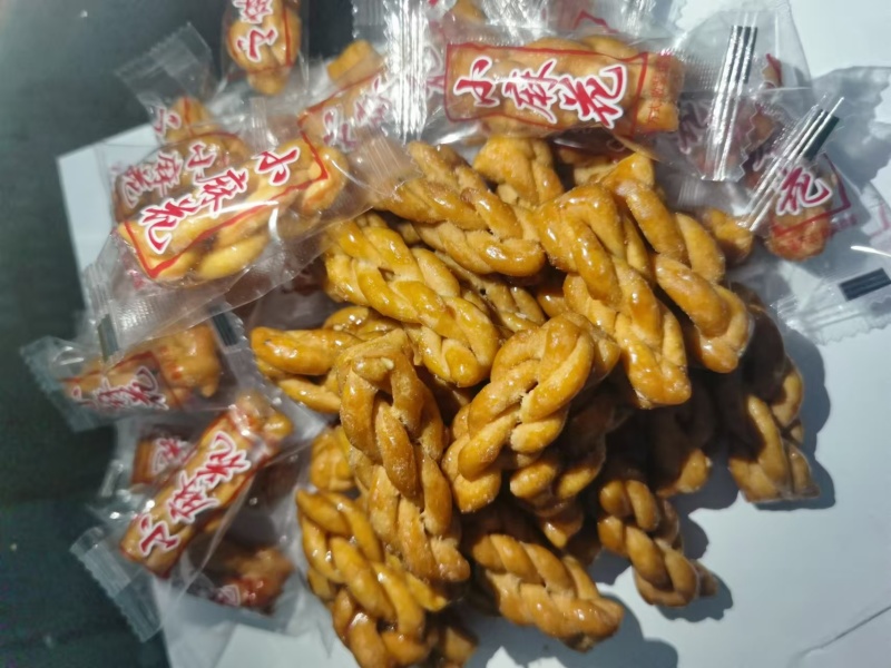网红香酥小麻花，好吃不贵，大量现货，厂家直销