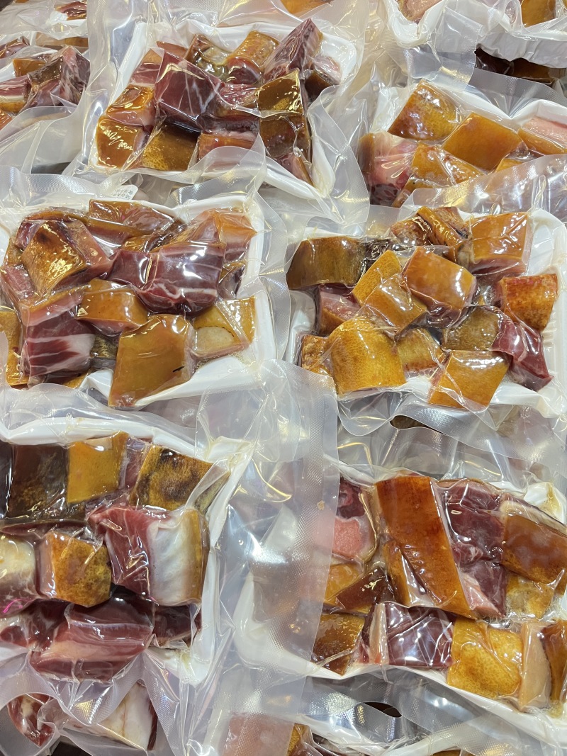 云南风干火腿脚腊猪脚厂家直发保质保量可长期合作