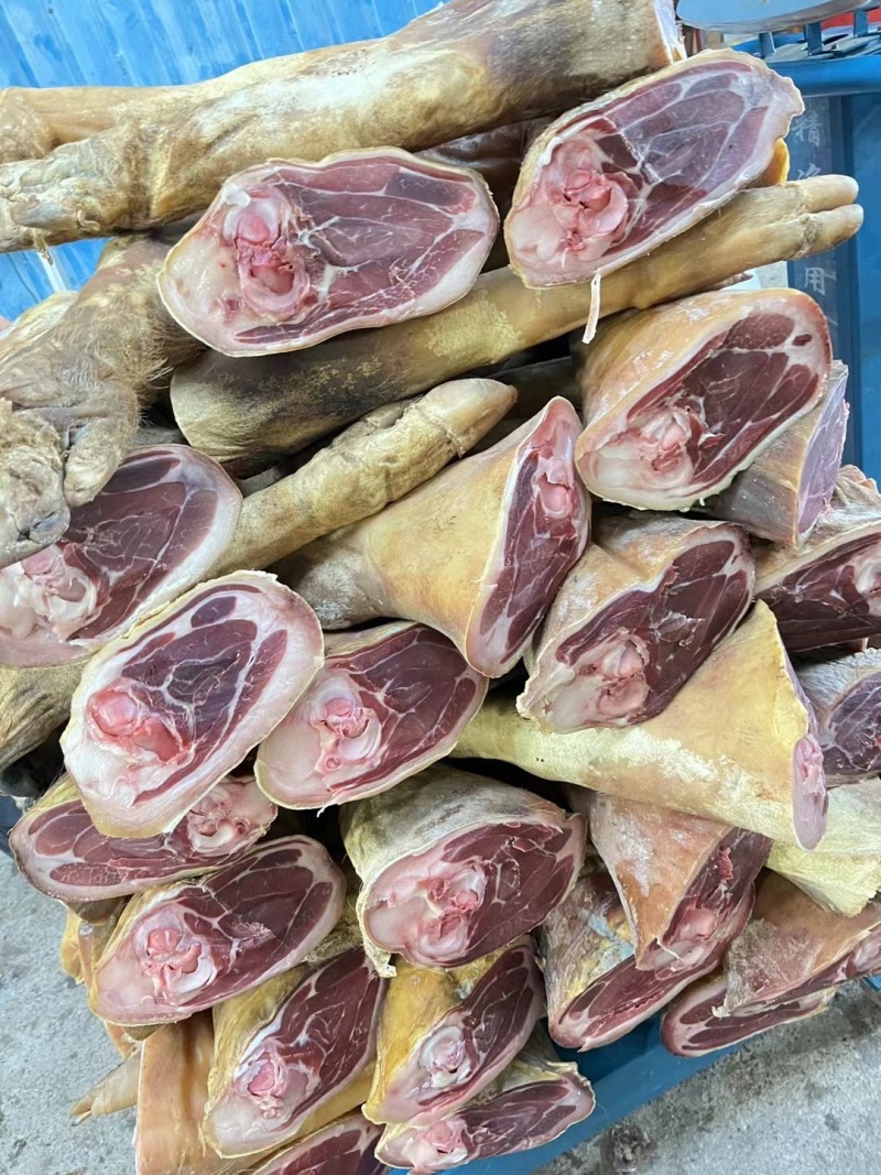 云南风干火腿脚腊猪脚厂家直发保质保量可长期合作