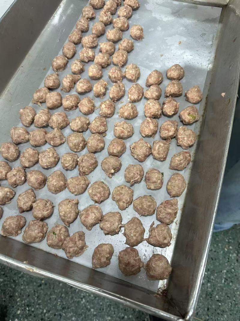 羊肉丸子纯手工制作清真羊肉丸子，一手货源，厂家批发。