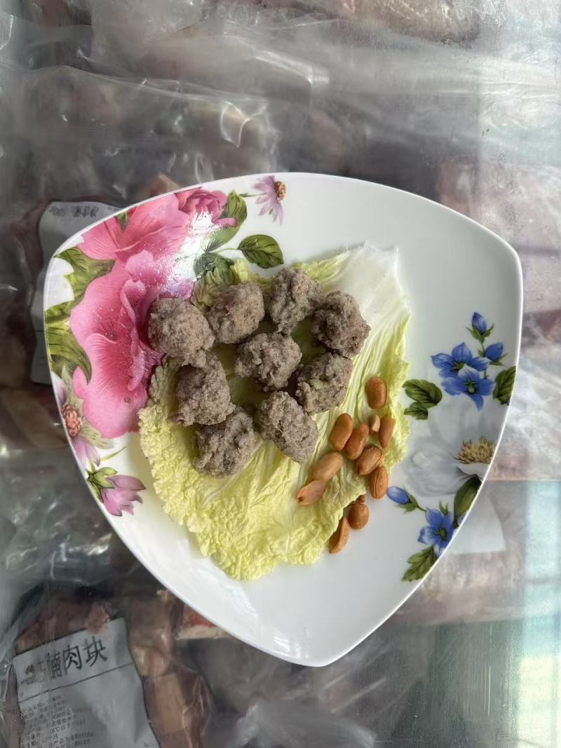羊肉丸子纯手工制作清真羊肉丸子，一手货源，厂家批发。