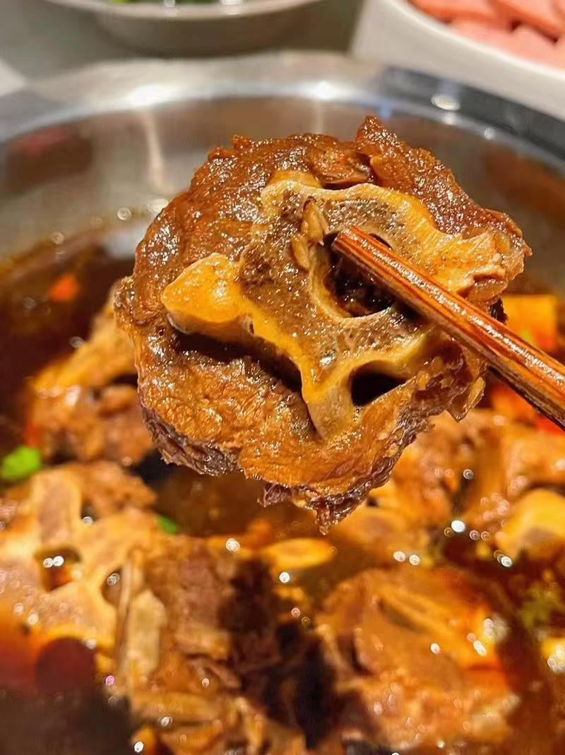 牛脊骨，牛背骨厂家直销一手货源，规格齐全代发全国