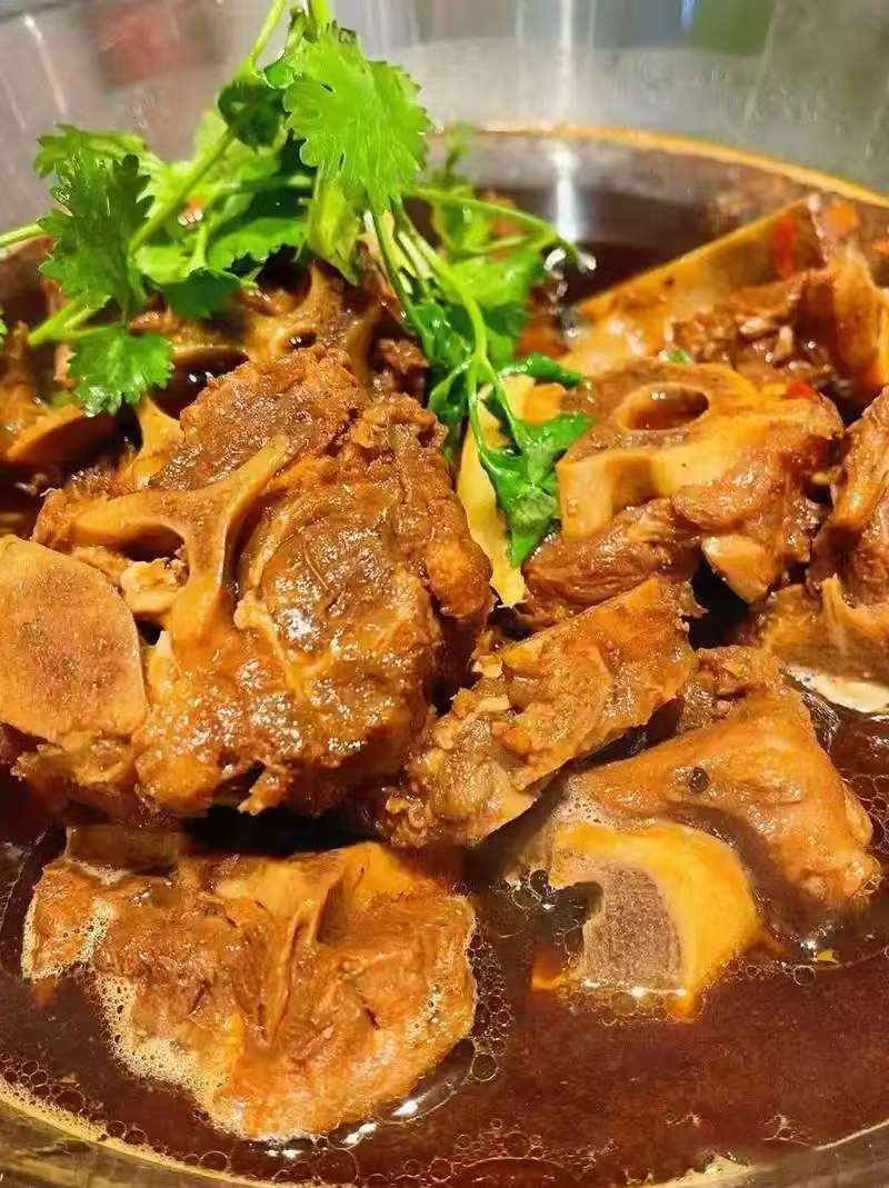 牛脊骨，牛背骨厂家直销一手货源，规格齐全代发全国