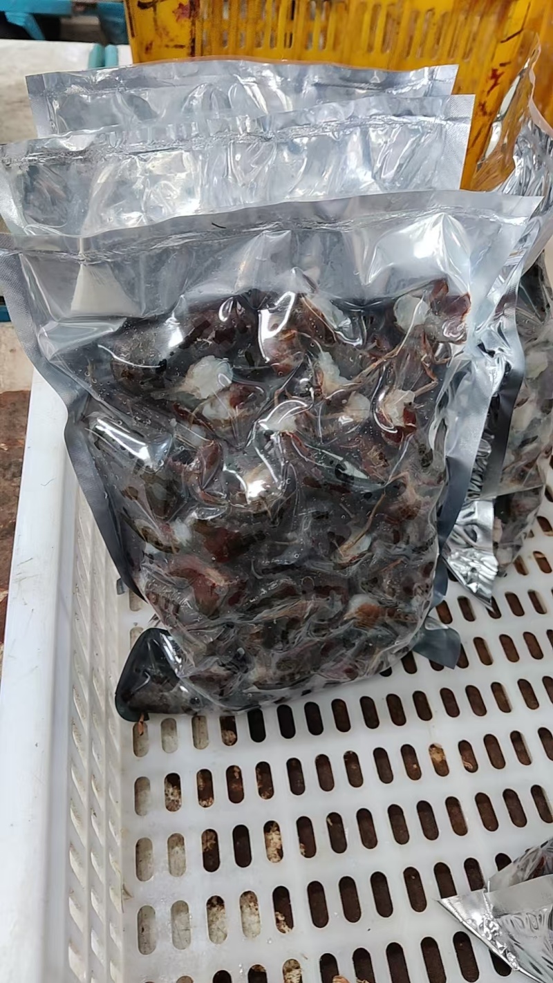 新鲜虾尾，真空包装，存储方便，价格优惠，产地直发。