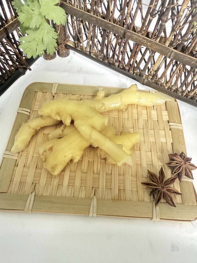 泡小黄姜（老姜，加剥皮大蒜花椒白酒香料发酵泡制）