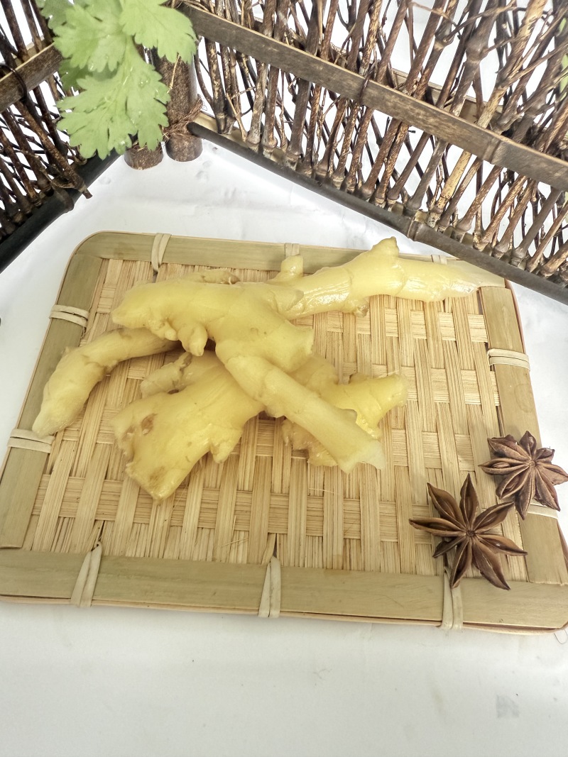 泡小黄姜（老姜，加剥皮大蒜花椒白酒香料发酵泡制）