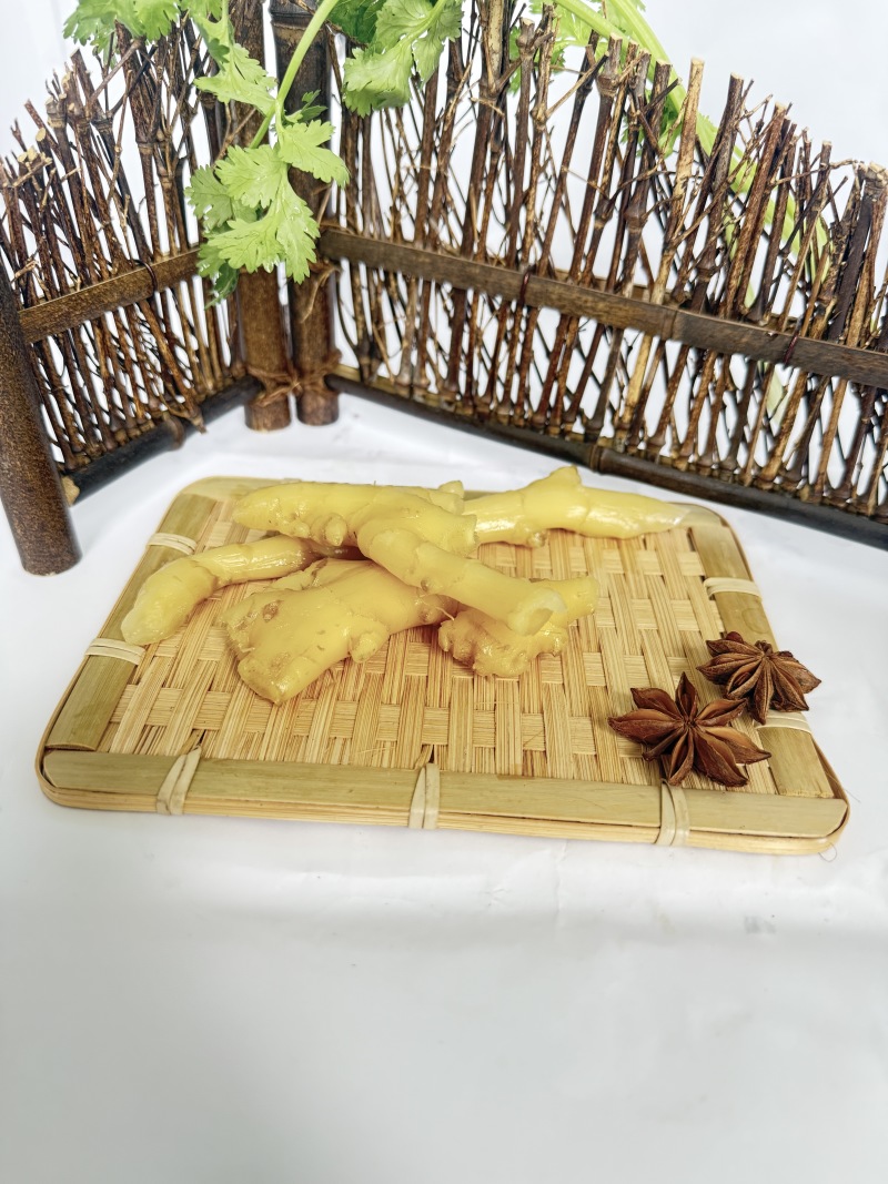 泡小黄姜（老姜，加剥皮大蒜花椒白酒香料发酵泡制）