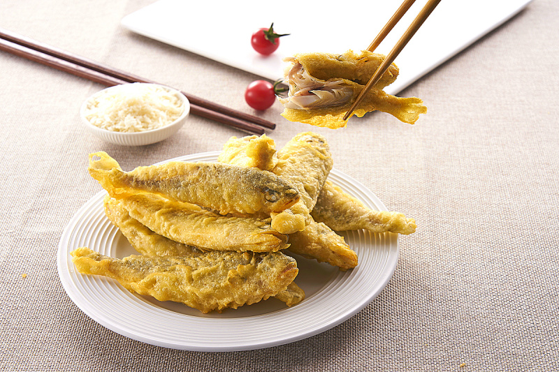 【油炸麦穗鱼】油炸酥黄鱼