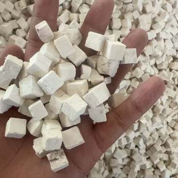 茯苓丁，常年供应，符合药典标准保质保量