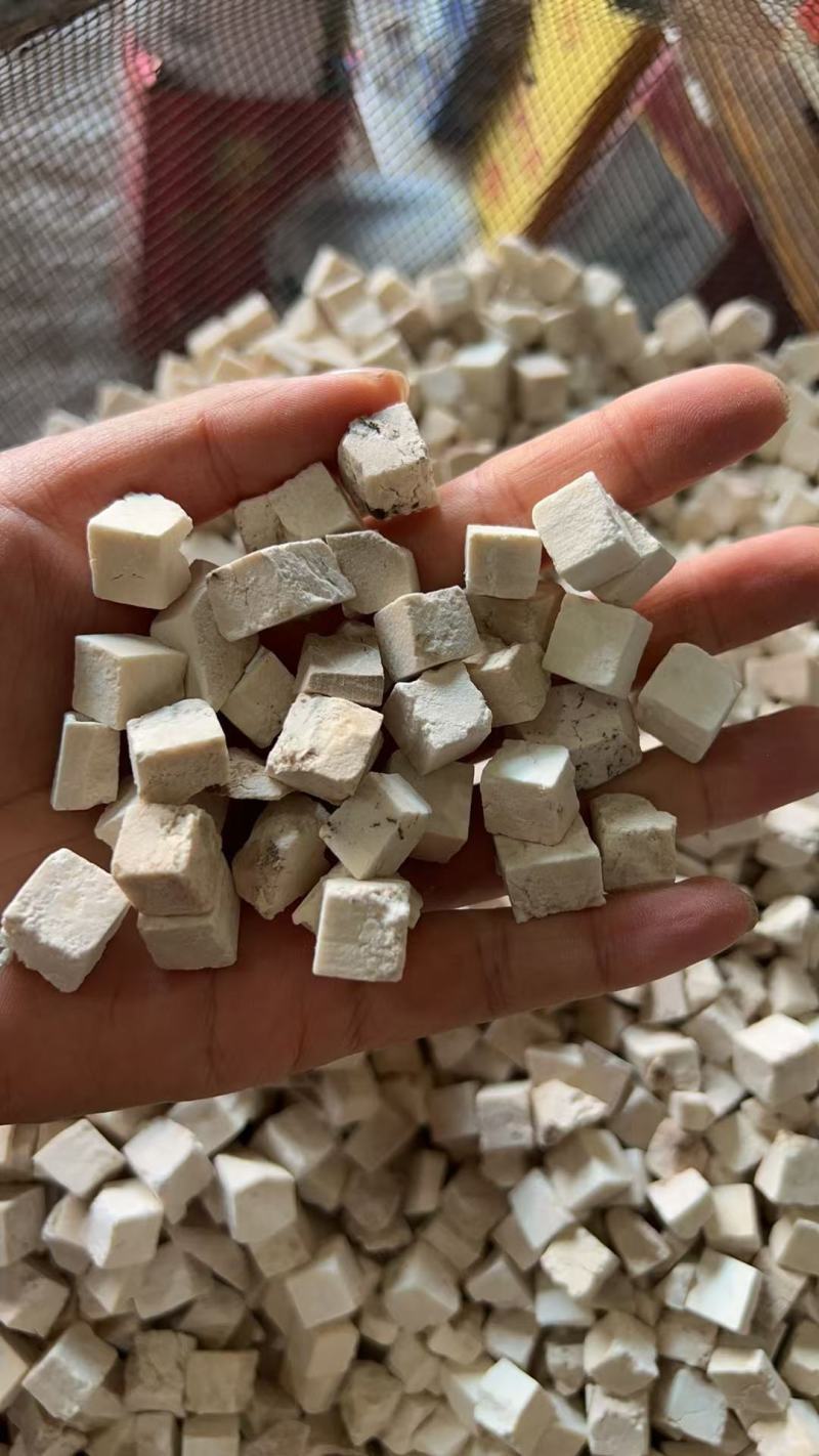 傲宇药材，茯苓量大价优，诚信经营，欢迎咨询