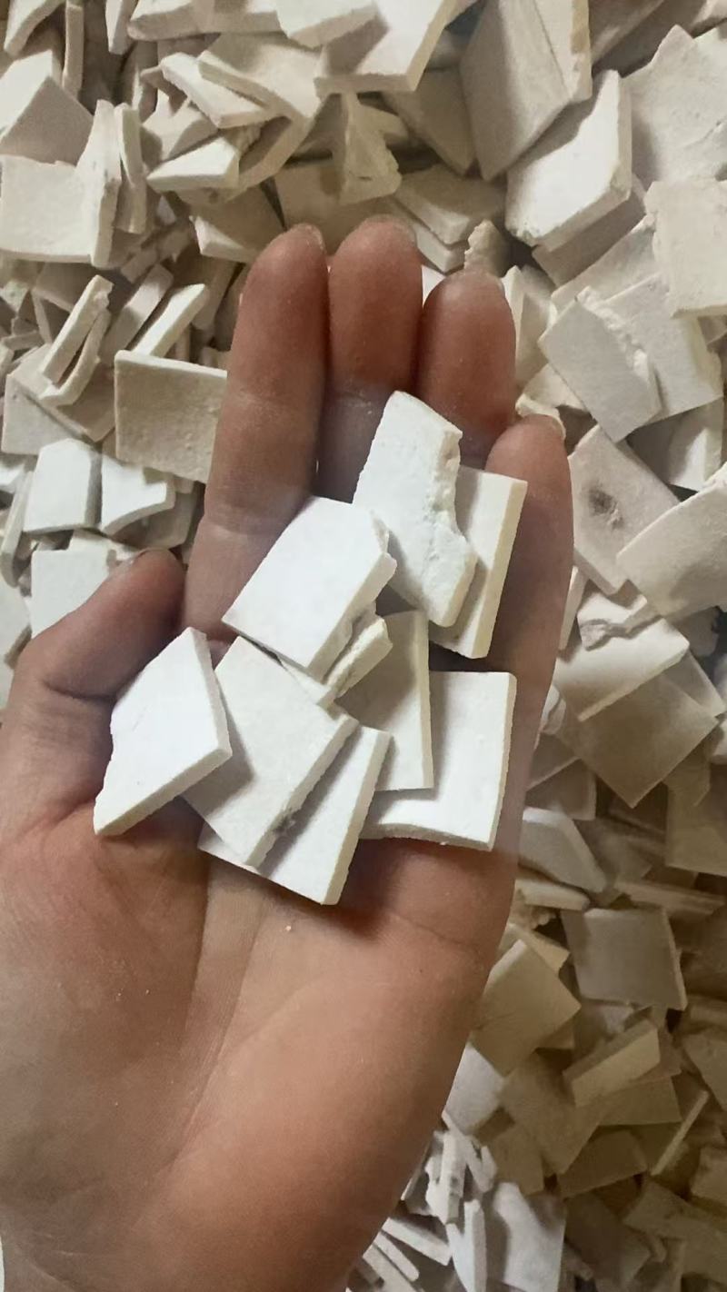 云南茯苓白芸苓小方片量大从优致电联系价格，保质保量