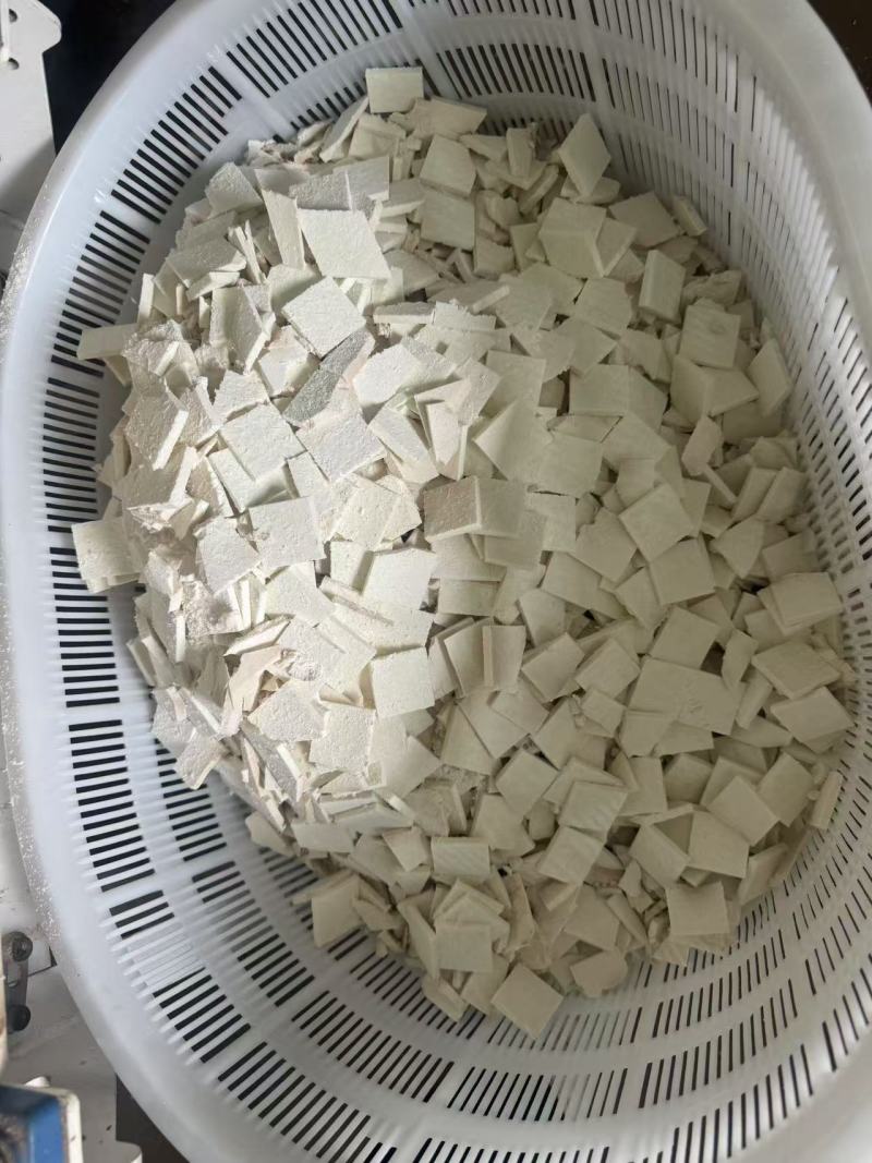 云南茯苓白芸苓小方片量大从优致电联系价格，保质保量