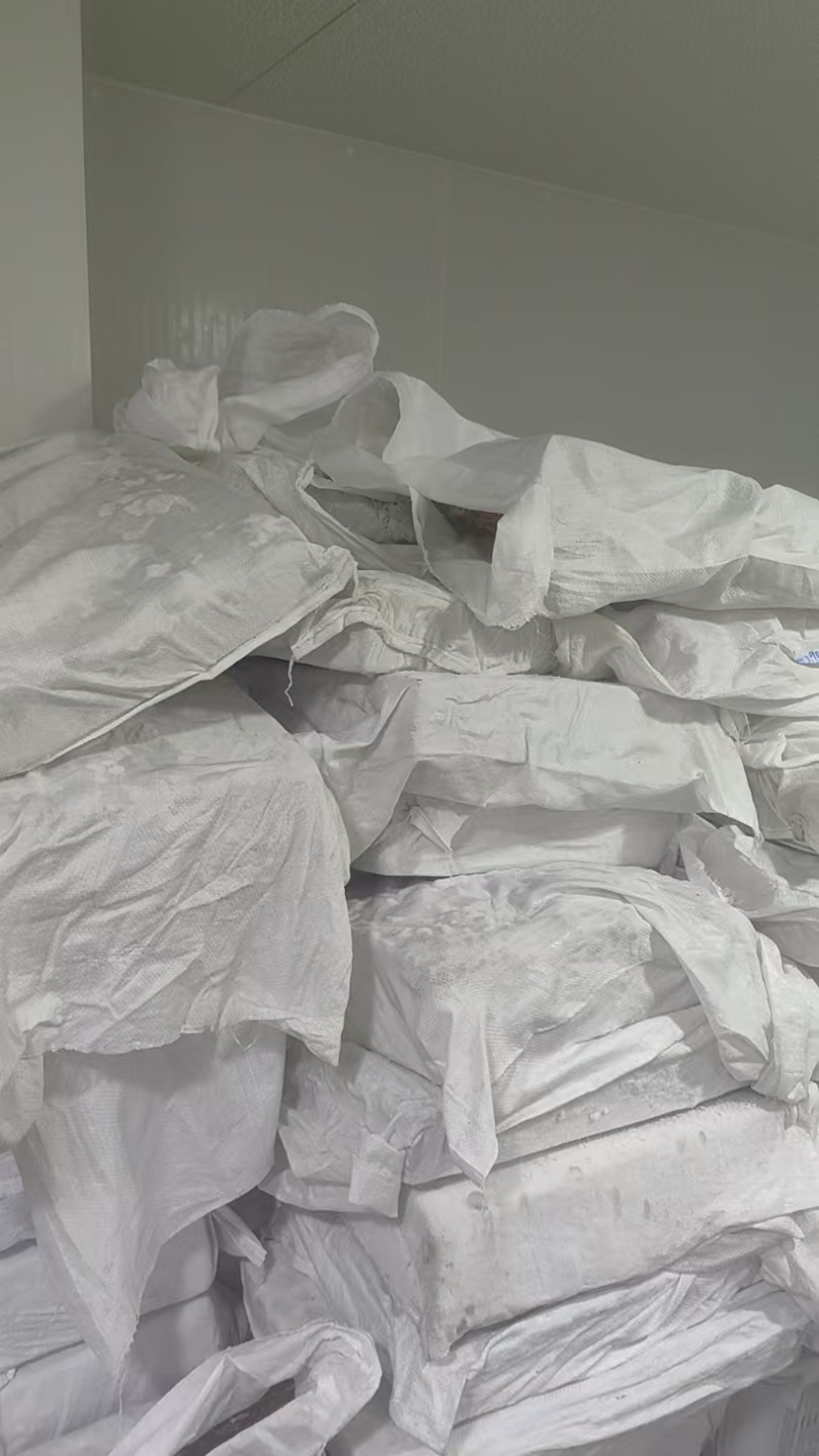 现切现冻的鱿鱼须处理干净过切下来的品相完整长度长加水速冻餐饮